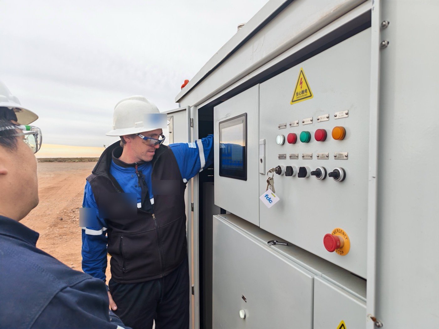 Operator at the digital control panel of a Neolift unit